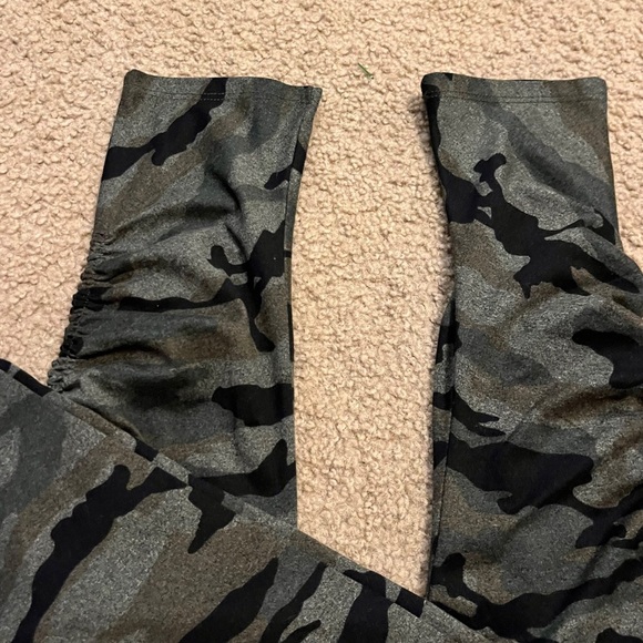 Socialite camouflage leggings, Medium - Picture 4 of 5